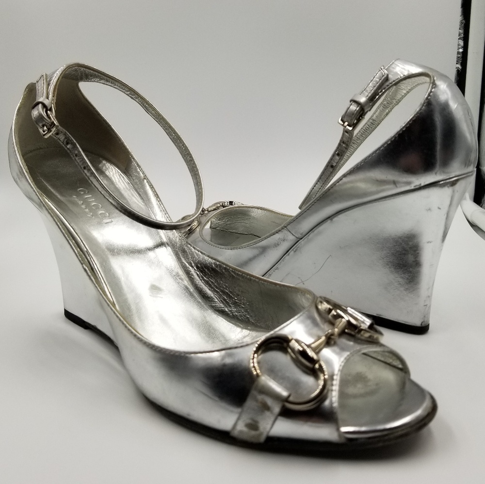 Gucci silver metallic wedges